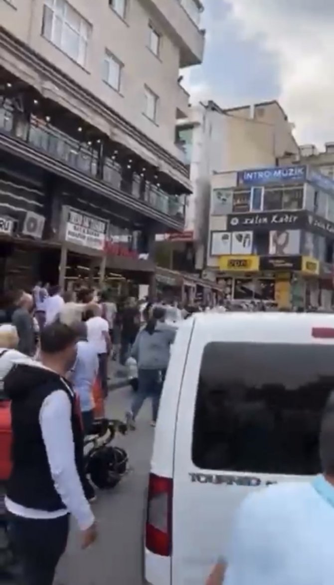 Çekmeköy’de Bir Çocuğu Taciz Ettiği İddia Edilen Şahsa Meydan Dayağı