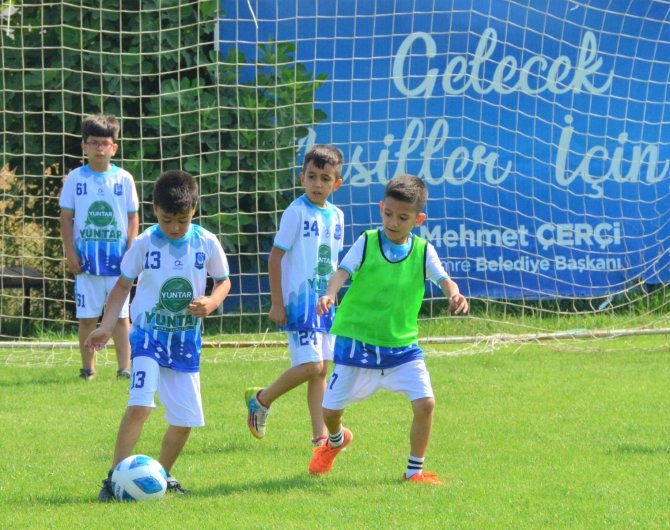 Yunusemre’de ’Yaz Futbol Okulu’ Başladı