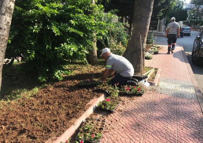 Akdeniz’de Park Ve Yeşil Alanlar Yenileniyor