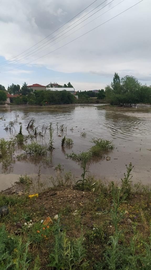 Çubuk’ta Yoğun Yağış Sele Neden Oldu