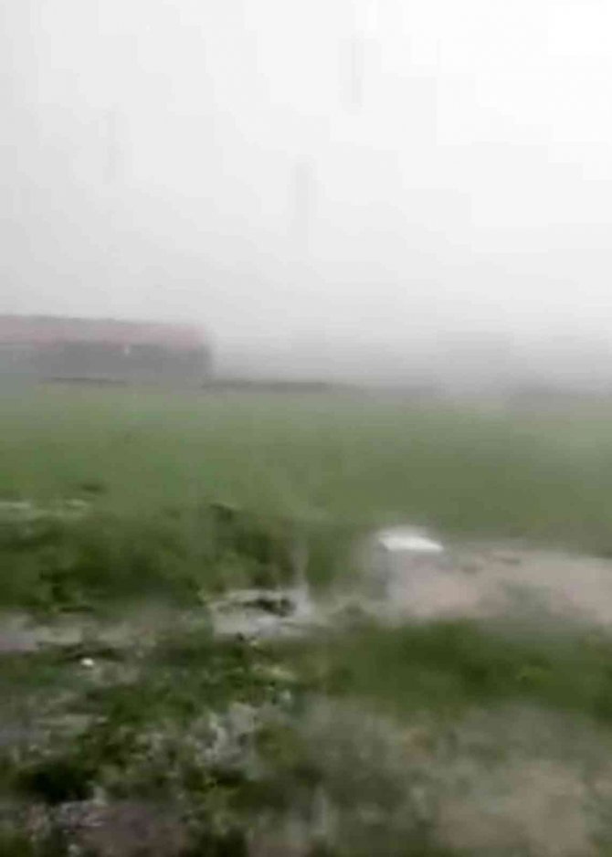Ardahan’da Dolu Tarım Arazilerine Zarar Verdi