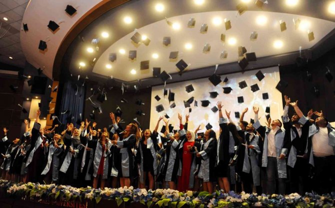 Adü Söke Sağlık Hizmetleri Myo’da Mezuniyet Töreni Gerçekleştirildi