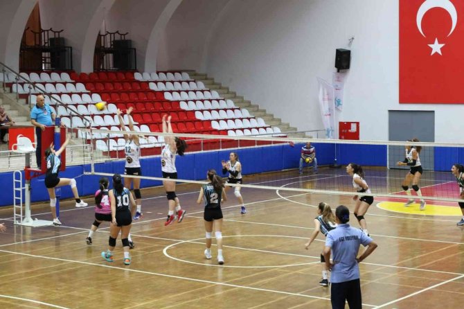 Voleybol Bölgesel Lig Finalleri, Aydın’ın Ev Sahipliğinde Başladı