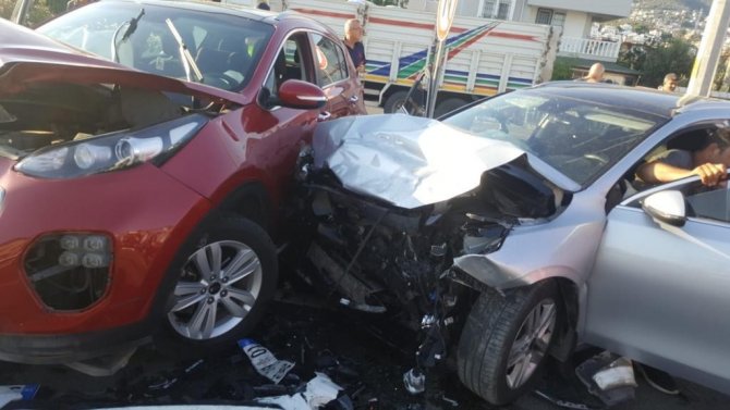 Balıkesir’de Zincirleme Trafik Kazası: 4 Yaralı
