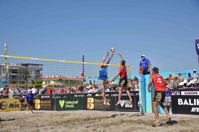 Balıkesir’de Plaj Voleybolu Rüzgarı Esiyor
