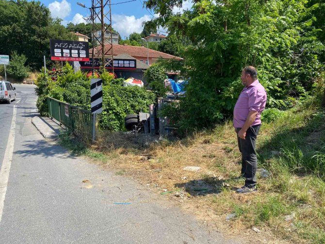 Beykoz’da Freni Tutmayan Kamyon Dereye Uçtu, Sürücü Burnu Kanamadan Kurtuldu