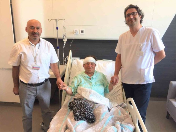 Ağzındaki Bütün Sağlam Azı Dişlerini Çektirdi, Ağrıları Yine De Dinmedi