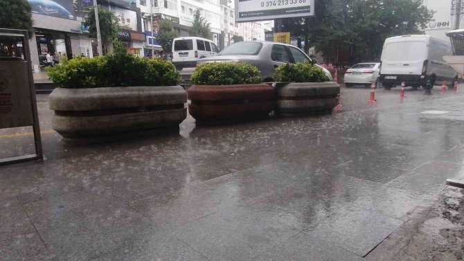 Bolu’da Sağanak Etkili Oluyor