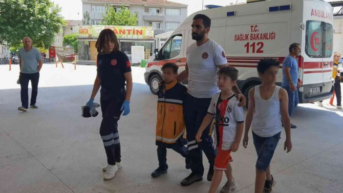İ̇nşaatta Kireçle Oynayan 3 Çocuk Hastanelik Oldu