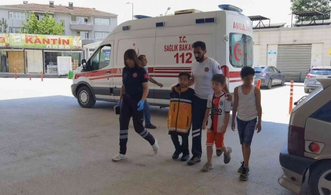 İ̇nşaatta Kireçle Oynayan 3 Çocuk Hastanelik Oldu