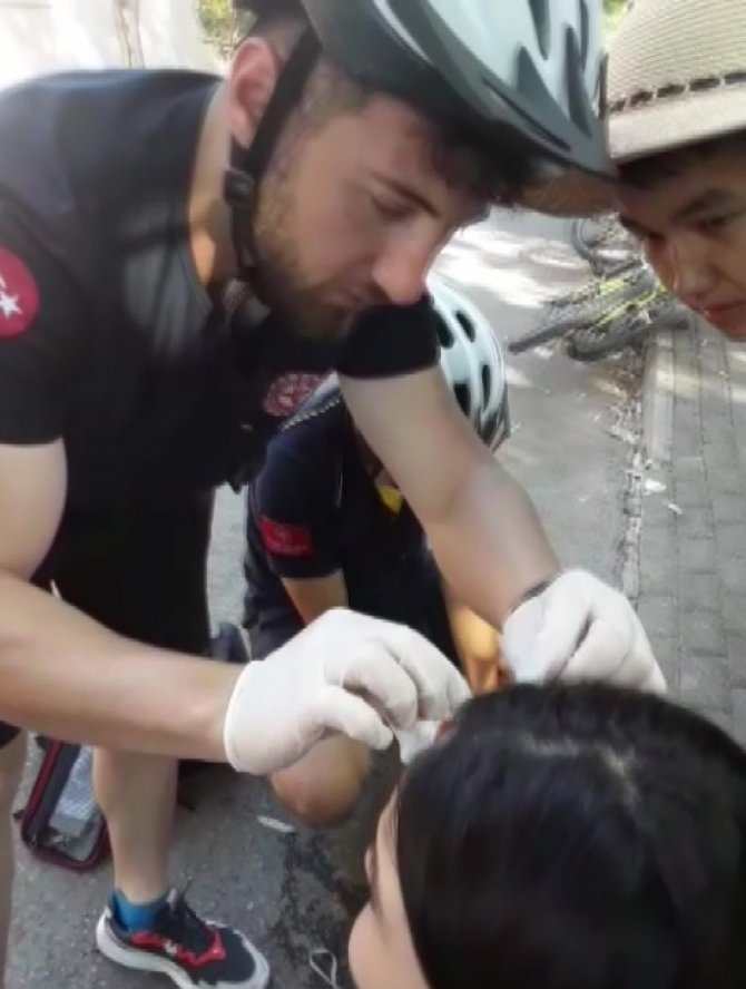 Büyükada’da Bisikletli Sağlıkçılardan Bisikletli Kazaya Anında Müdahale