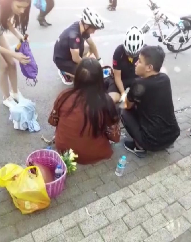 Büyükada’da Bisikletli Sağlıkçılardan Bisikletli Kazaya Anında Müdahale