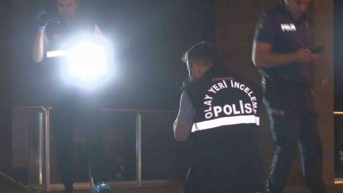 Büyükçekmece’de İki Grup Arasında Silahlı Kavga: 1’i Ağır 9 Yaralı