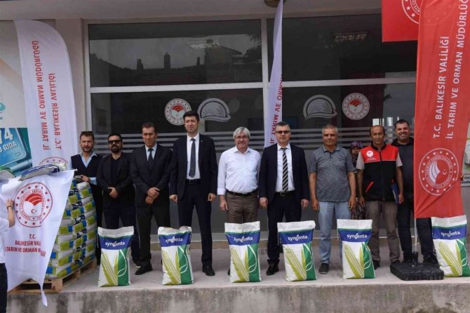 Büyükşehir’den Bin Çiftçiye Tohum Desteği