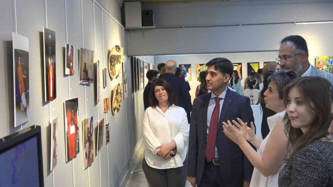 Üniversite Öğrencileri Eserleri İle Küresel Sorunlara Dikkat Çekti