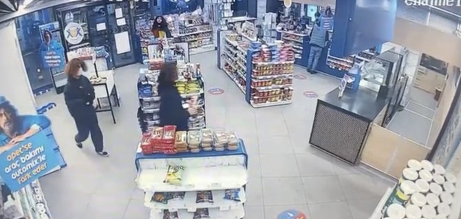 İ̇stanbul’da İlginç Dolandırıcılık: İ̇ki Kardeş Kredi Kartını Markette Kullanınca Yakalandı