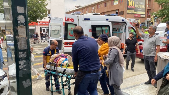 Erzincan’da Başına Çatı Parçası Düşen Kadın Yaralandı