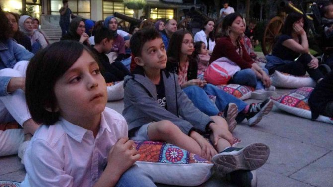 Bursa’da 7’den 70’e Masal Dünyasına Renkli Yolculuk