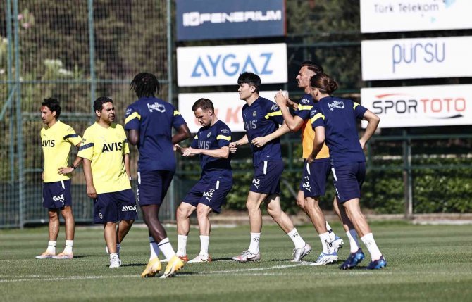 Fenerbahçe, Hazırlıklarını Sürdürüyor