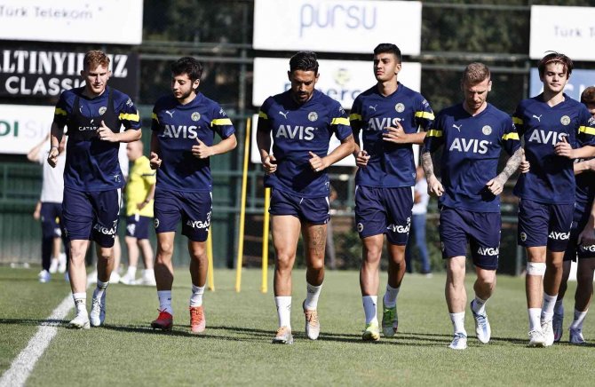 Fenerbahçe, Hazırlıklarını Sürdürüyor