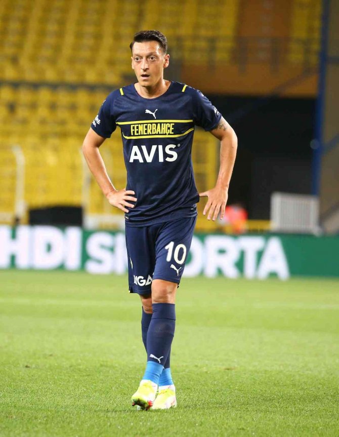 Fenerbahçe’de Mesut Özil Bilmecesi