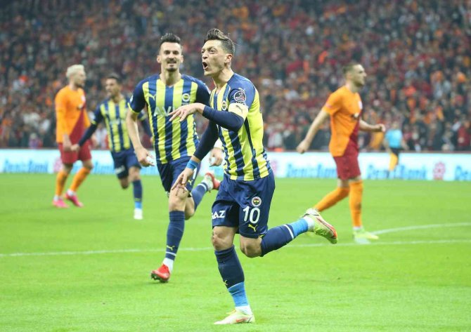 Fenerbahçe’de Mesut Özil Bilmecesi