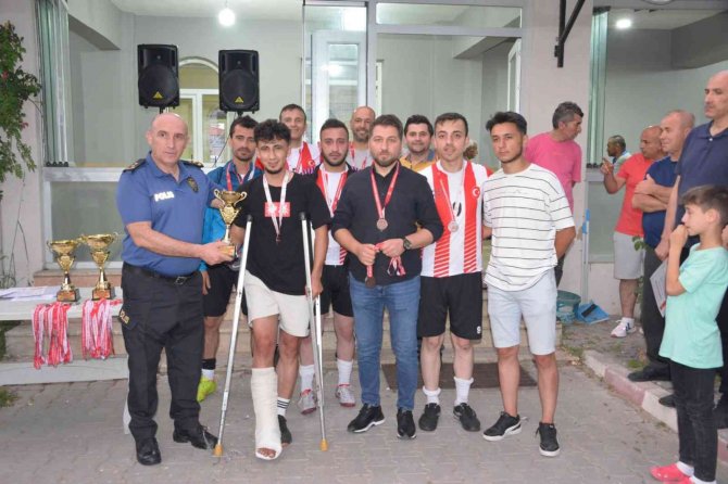Gediz’de Halı Saha Futbol Turnuvası Sona Erdi