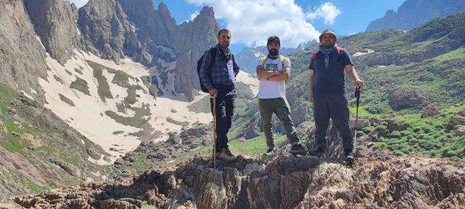 Yüksekovalı Dağcılardan Doğa Yürüyüşü