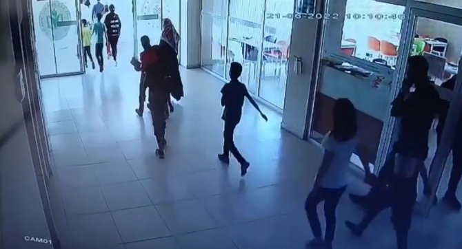 Van’da Deprem Paniği Kamerada