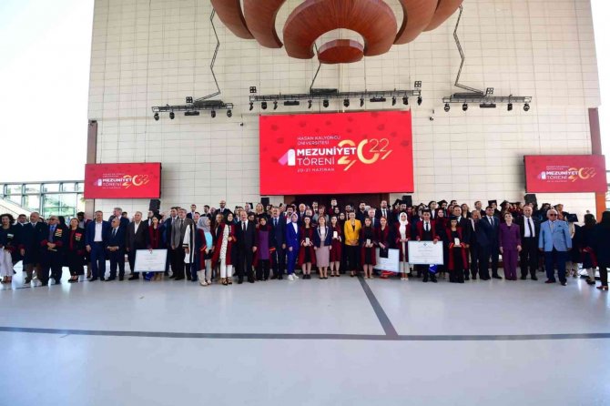 Bakan Özer, Hkü’nün Mezuniyet Törenine Katıldı