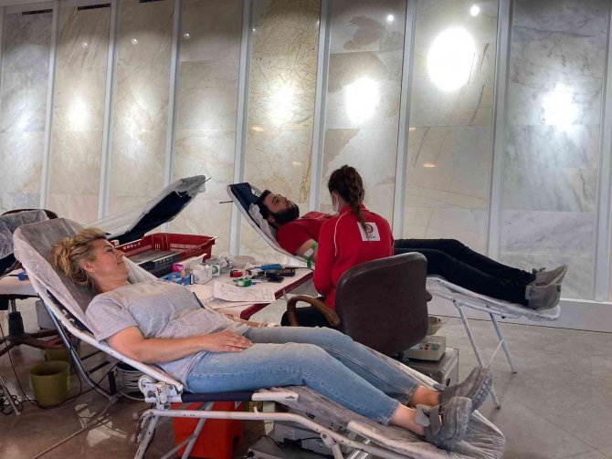 Hürok Mermer’den Kızılay’a Destek