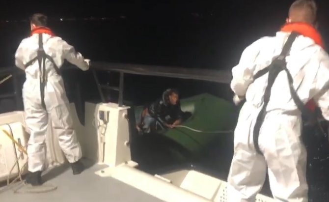 İ̇zmir Açıklarında 39 Göçmen Kurtarıldı, 32 Göçmen Yakalandı