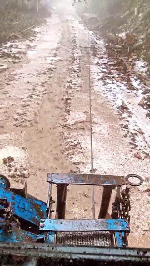 Dolu Yağışı Orman İşçilerine Zor Anlar Yaşattı