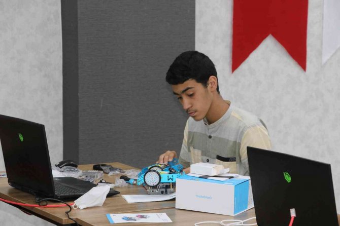 Karaköprü’de Gençler Robotik Kodlama Eğitimi Alıyor