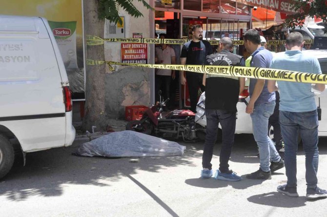 Karaman’da 2 Araç Arasında Kalan Yaşlı Kadın Hayatını Kaybetti