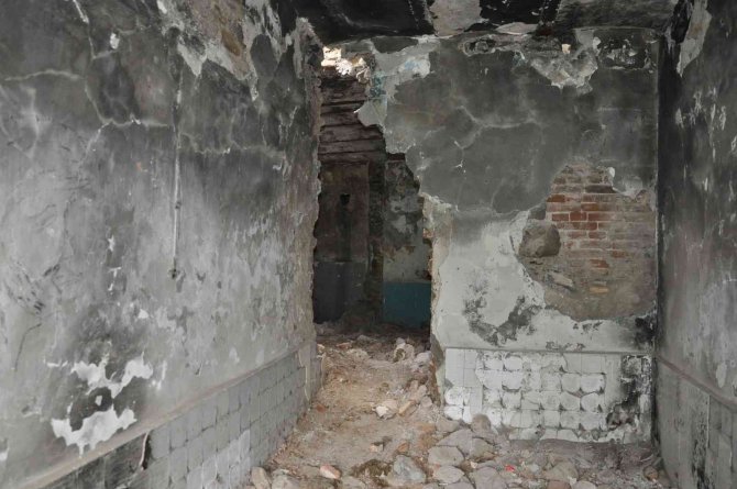 Kars Dereiçi’nde Bulunan Tarihi Hamam Yıkılıyor