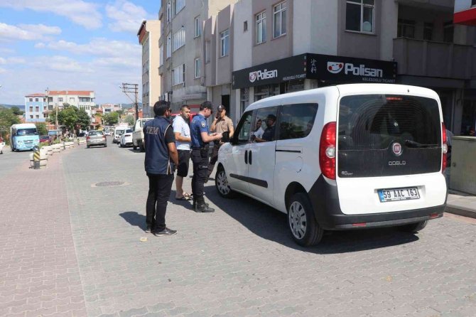 Keşan’daki Huzur Ve Güven Uygulamalarında Aranan 2 Kişi Yakalandı