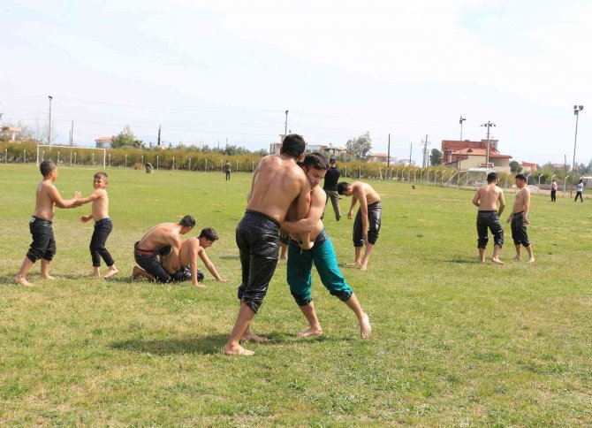 Döşemealtı’nın Pehlivanları Kırkpınar’a Hazırlanıyor