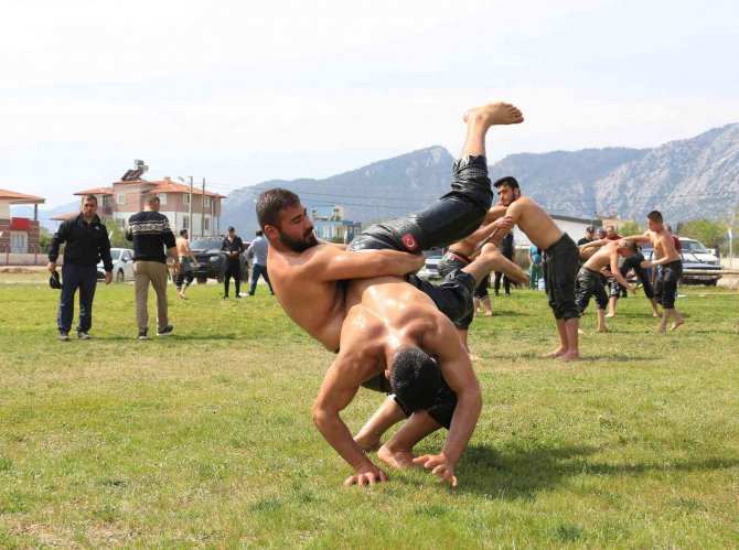 Döşemealtı’nın Pehlivanları Kırkpınar’a Hazırlanıyor