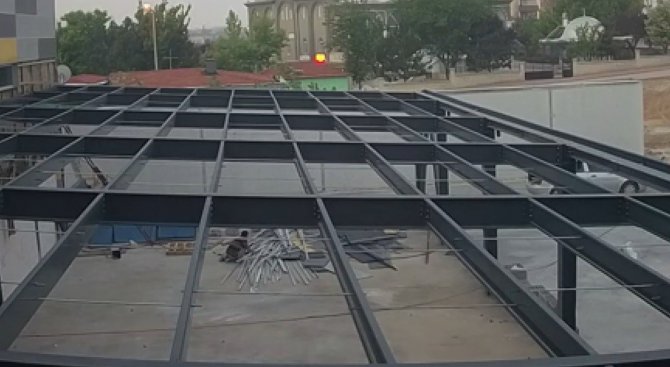 İ̇nşaat Hırsızı Önce Güvenlik Kameralarına Ardından Polise Yakalandı