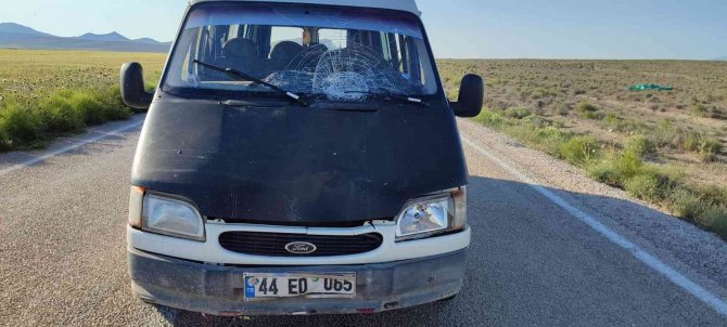 Araçtan İnen Çocuğa Minibüs Çarptı