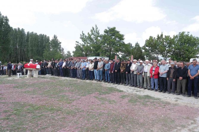 Kütahya’da Toprak Altında Kalarak Hayatını Kaybeden İşçinin Cenazesi Defnedildi