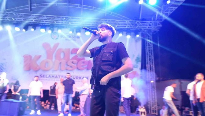 Sınava Giren Gençler, Sınav Yorgunluğunu Canbay Ve Wolker Konserinde Attı