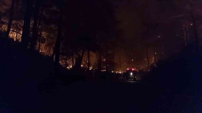 Yangına 576 Personel, 148 Arazöz, 53 İş Makinesi Müdahale Ediyor