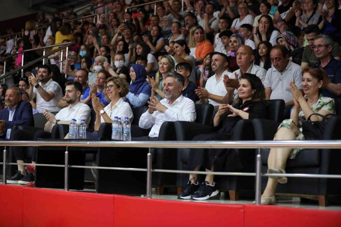 Bayraklı’nın Yaz Spor Okullarına Renkli Açılış