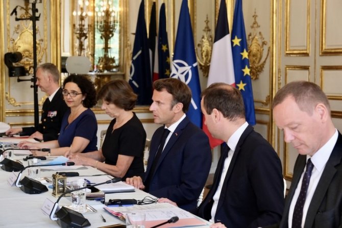 Nato Genel Sekreteri Stoltenberg, Macron İle Görüştü