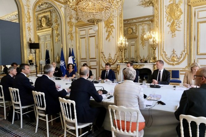Nato Genel Sekreteri Stoltenberg, Macron İle Görüştü
