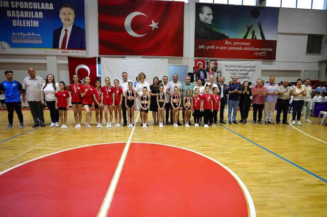 Bayraklı’nın Yaz Spor Okullarına Renkli Açılış