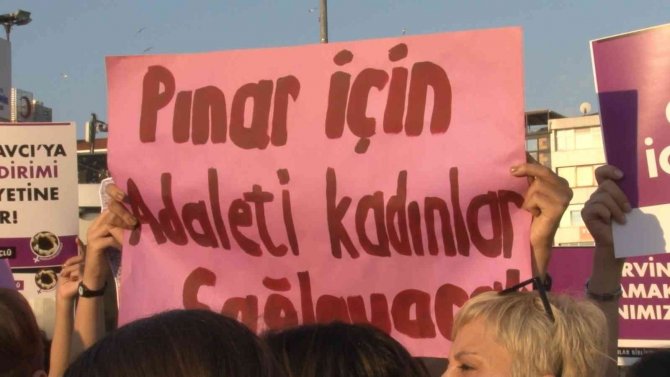 Kadınlar, Kadıköy’de Pınar Gültekin İçin Toplandı