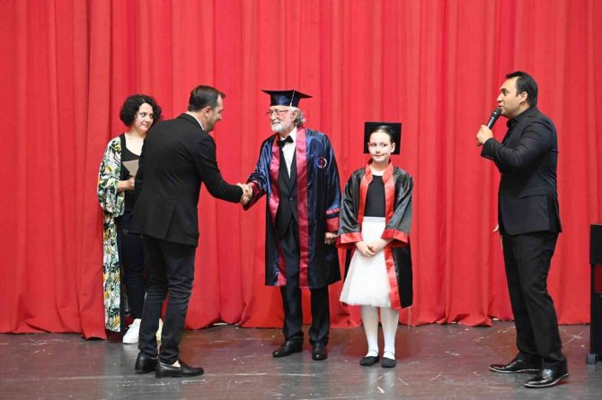 Süleymanpaşa Belediye Konservatuvarı Yeni Mezunlarını Uğurladı